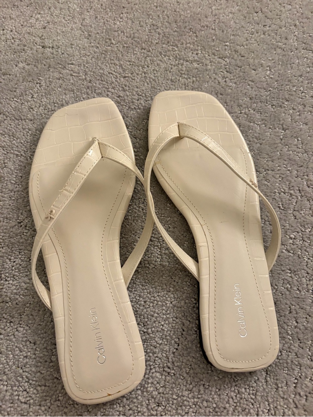 Calvin Klein Cream/Off-White Croc-Texture Square-Toe Thong Sandals